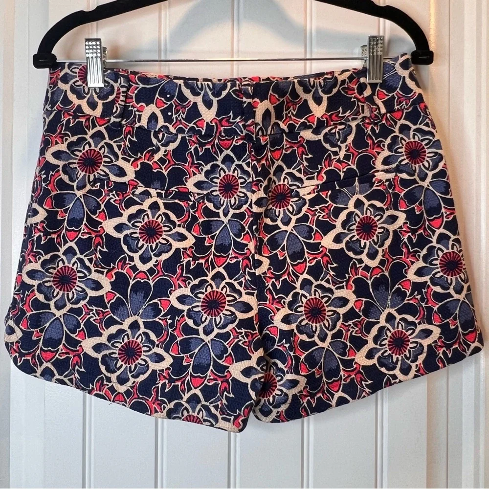 Ann Taylor Loft ‘The Riviera‎ Short’. Size 4.